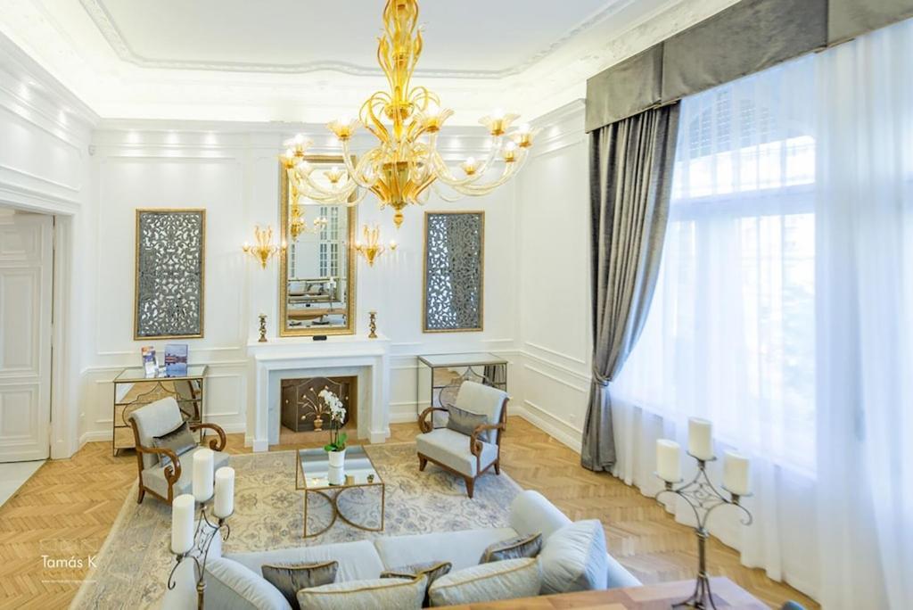 Bpr The Golden Astoria With Balcony And A/C Lejlighed Budapest Eksteriør billede