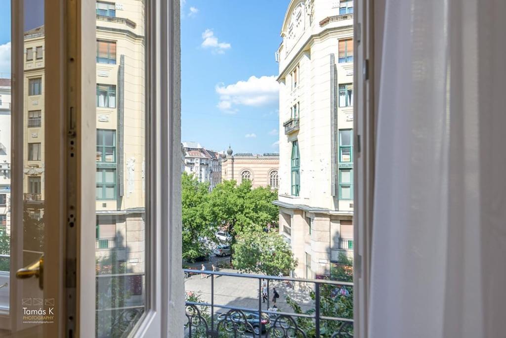 Bpr The Golden Astoria With Balcony And A/C Lejlighed Budapest Eksteriør billede